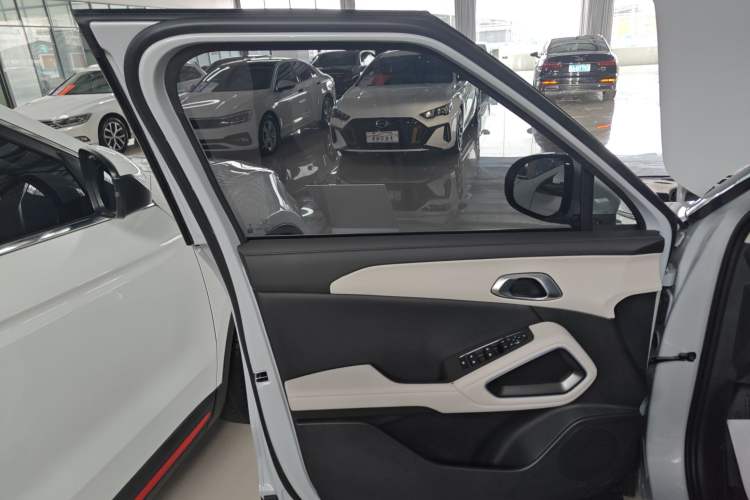 Used BYD Yuan UP 2025 Intelligent Driving Version 401 km Leading Edition Interior 7