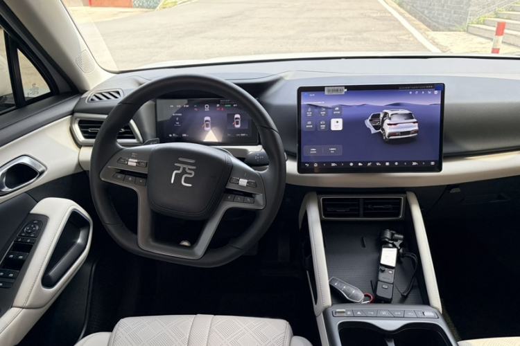 Used BYD Yuan UP 2025 Intelligent Driving Version 401 KM Dynamic Edition Interior 7