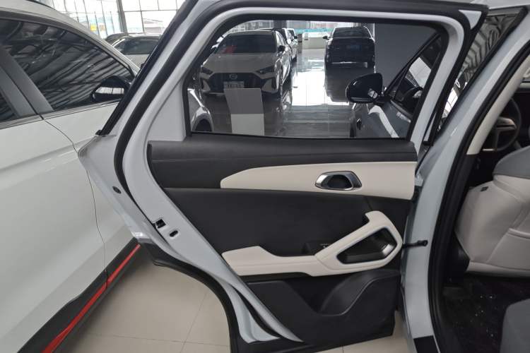 Used BYD Yuan UP 2025 Intelligent Driving Version 401 km Leading Edition Interior 8