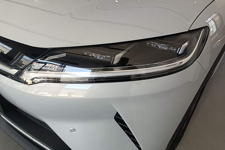 Used BYD Yuan UP 2025 Intelligent Driving Version 401 KM Dynamic Edition Left Front Headlight