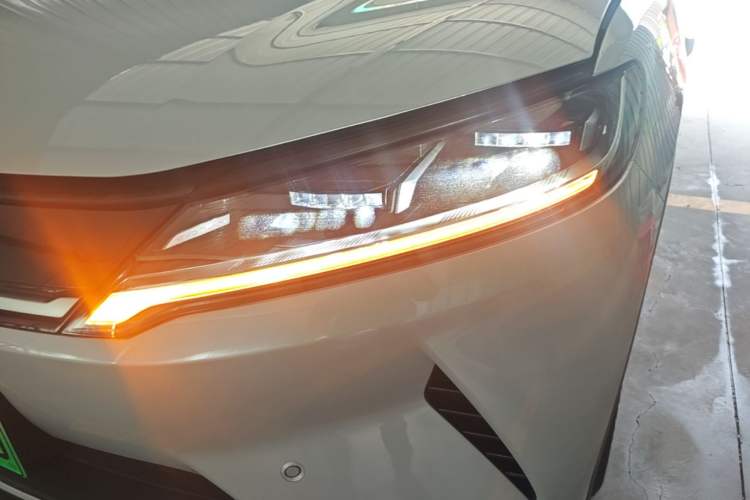 Used BYD Yuan UP 2025 Intelligent Driving Version 401 KM Dynamic Edition Left Front Headlight