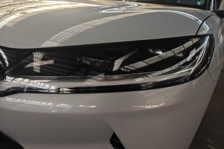 Used BYD Yuan UP 2025 Intelligent Driving Version 401 KM Dynamic Edition Left Front Headlight