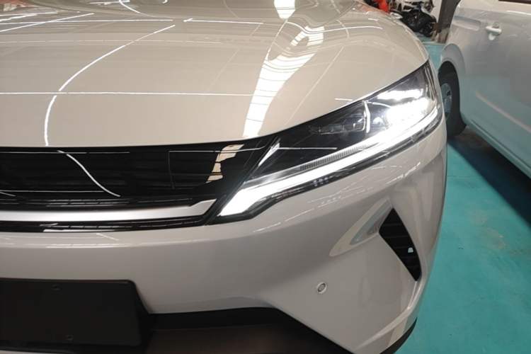 Used BYD Yuan UP 2025 Intelligent Driving Version 401 KM Dynamic Edition Left Front Headlight