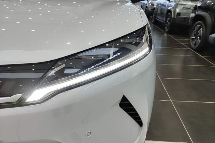 Used BYD Yuan UP 2025 Intelligent Driving Version 401 km Leading Edition Left Front Headlight