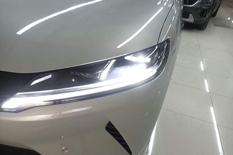 Used BYD Yuan UP 2025 Intelligent Driving Version 401 KM Dynamic Edition Left Front Headlight
