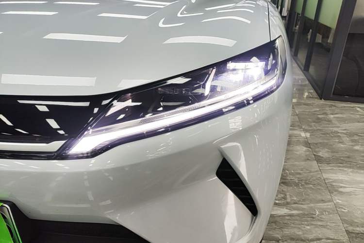 Used BYD Yuan UP 2025 Intelligent Driving Version 401 KM Dynamic Edition Left Front Headlight