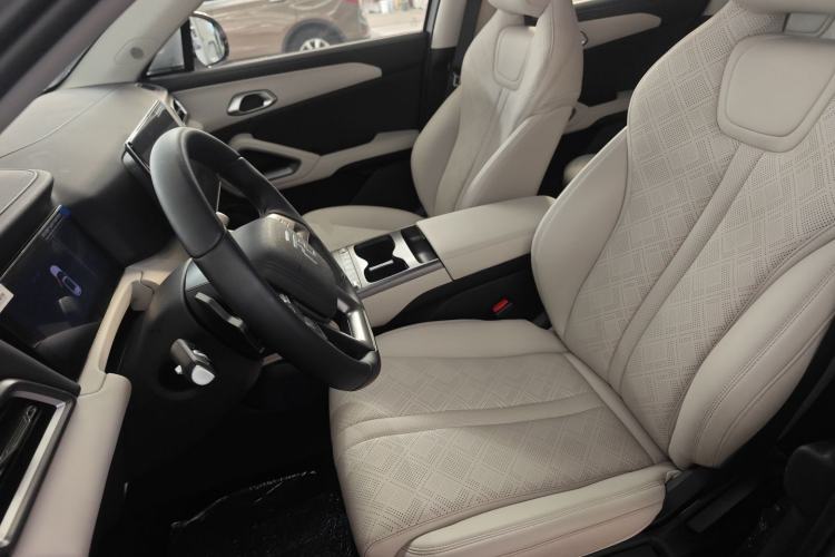 Used BYD Yuan UP 2025 Intelligent Driving Version 401 KM Dynamic Edition Left Front Seat