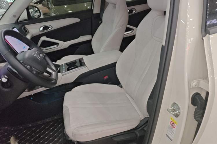 Used BYD Yuan UP 2025 Intelligent Driving Version 401 KM Dynamic Edition Left Front Seat