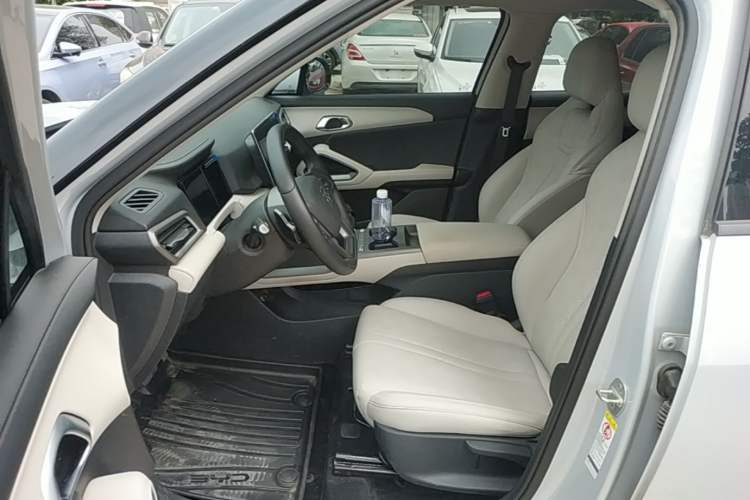 Used BYD Yuan UP 2025 Intelligent Driving Version 401 KM Dynamic Edition Left Front Seat