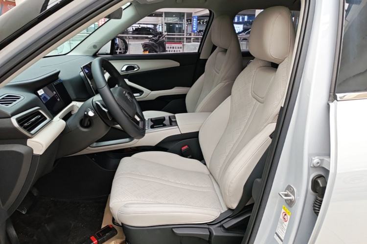 Used BYD Yuan UP 2025 Intelligent Driving Version 401 KM Dynamic Edition Left Front Seat