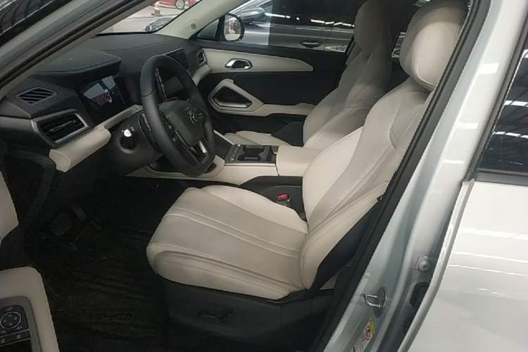 Used BYD Yuan UP 2025 Intelligent Driving Version 401 km Leading Edition Left Front Seat