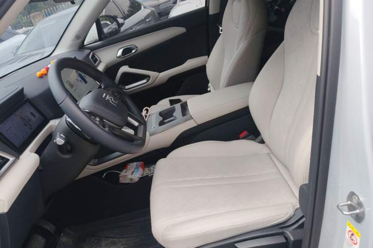 Used BYD Yuan UP 2025 Intelligent Driving Version 401 KM Dynamic Edition Left Front Seat