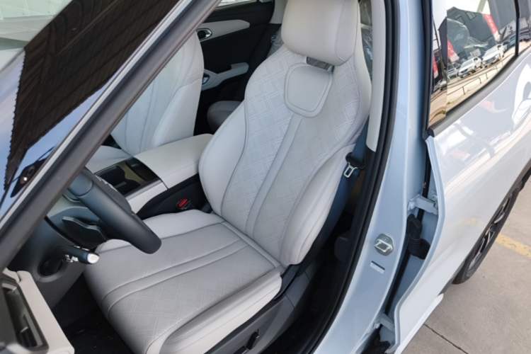 Used BYD Yuan UP 2025 Intelligent Driving Version 401 km Leading Edition Left Front Seat
