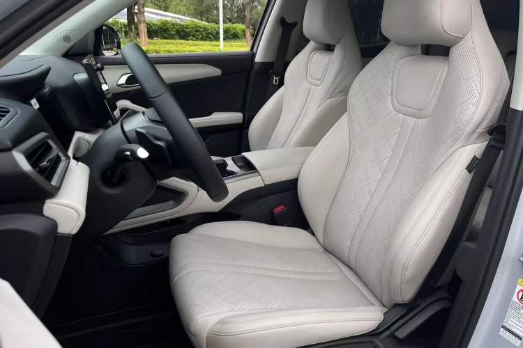 Used BYD Yuan UP 2025 Intelligent Driving Version 401 KM Dynamic Edition Left Front Seat