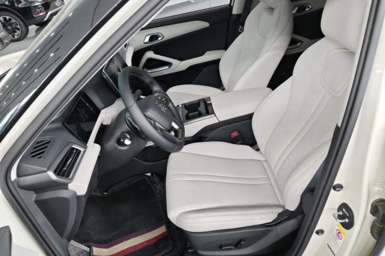 Used BYD Yuan UP 2025 Intelligent Driving Version 401 km Leading Edition Left Front Seat