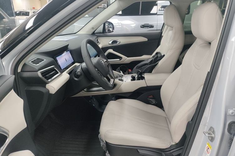 Used BYD Yuan UP 2025 Intelligent Driving Version 401 KM Dynamic Edition Left Front Seat