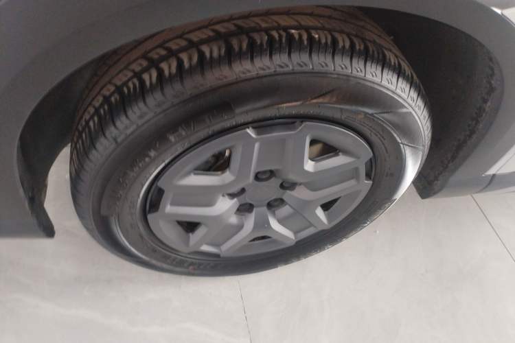 Used BYD Yuan UP 2025 Model 301KM Leading Version Left Front Wheel Hub