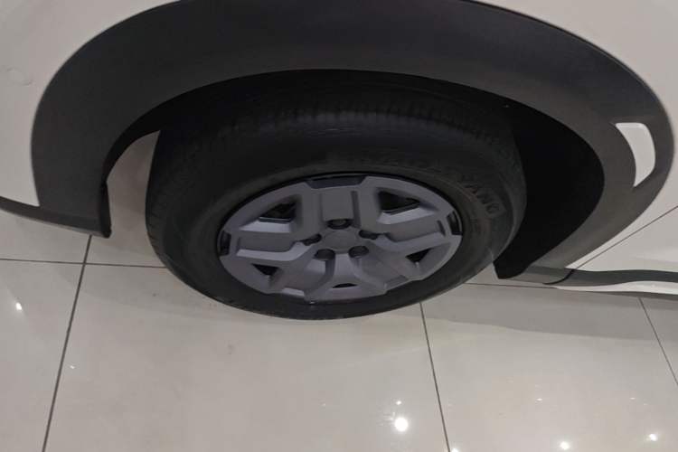 Used BYD Yuan UP 2025 Intelligent Driving Version 401 KM Dynamic Edition Left Front Wheel Hub