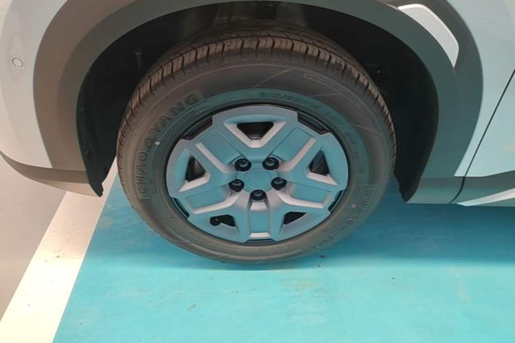Used BYD Yuan UP 2025 Intelligent Driving Version 401 KM Dynamic Edition Left Front Wheel Hub