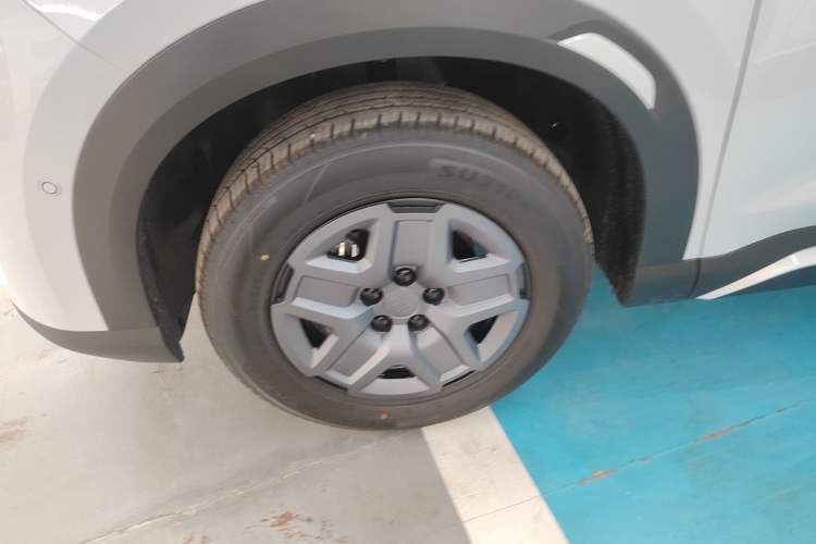 Used BYD Yuan UP 2025 Intelligent Driving Version 401 KM Dynamic Edition Left Front Wheel Hub
