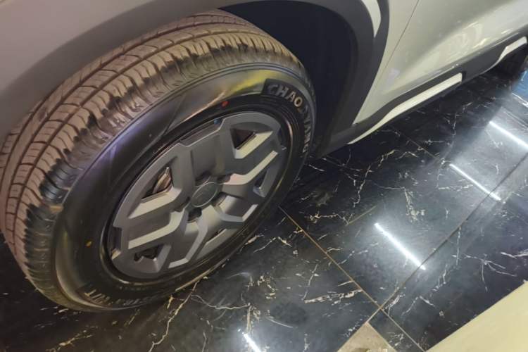 Used BYD Yuan UP 2025 Intelligent Driving Version 401 KM Dynamic Edition Left Front Wheel Hub
