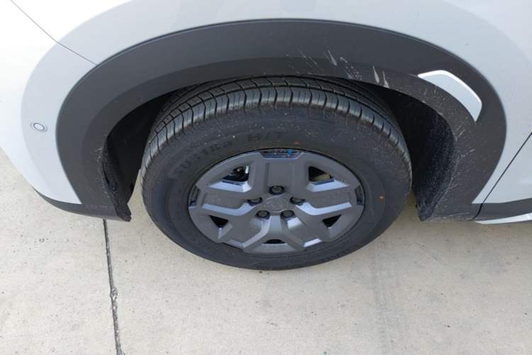 Used BYD Yuan UP 2025 Intelligent Driving Version 401 KM Dynamic Edition Left Front Wheel Hub
