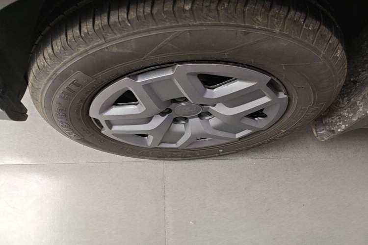 Used BYD Yuan UP 2025 Model 301KM Leading Version Left Front Wheel Hub