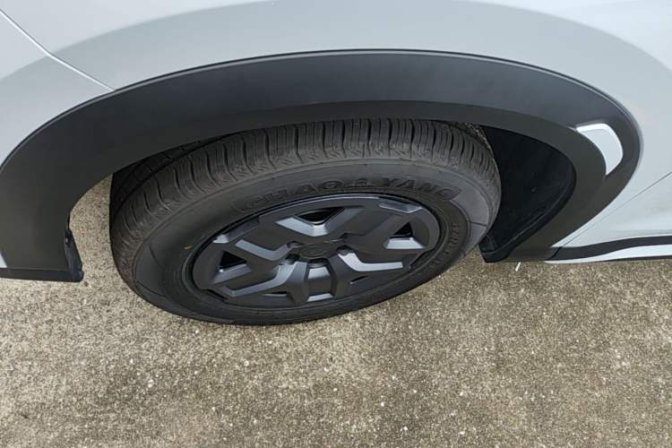 Used BYD Yuan UP 2025 Model 301KM Leading Version Left Front Wheel Hub