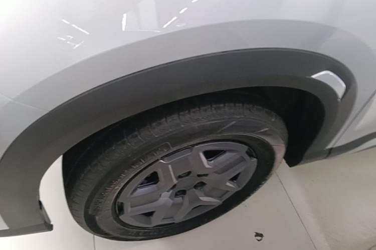 Used BYD Yuan UP 2025 Intelligent Driving Version 401 KM Dynamic Edition Left Front Wheel Hub
