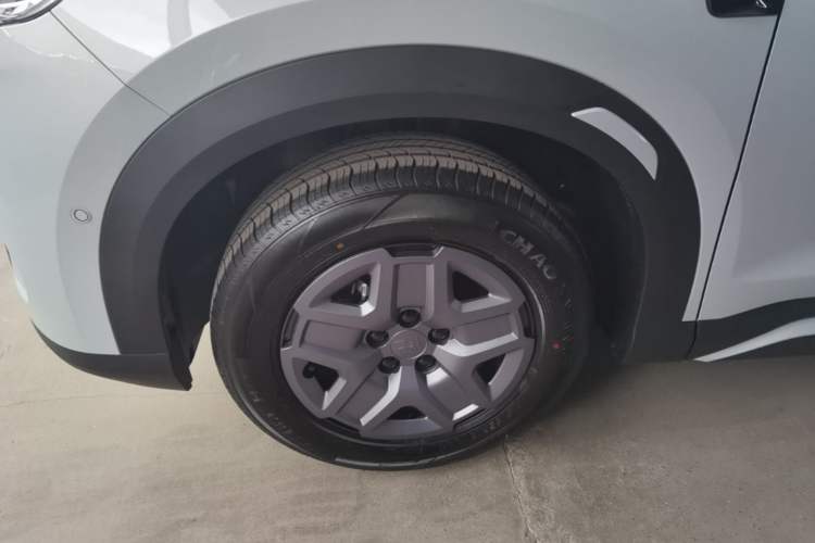Used BYD Yuan UP 2025 Intelligent Driving Version 401 KM Dynamic Edition Left Front Wheel Hub