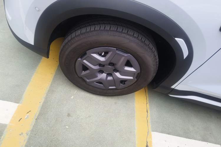 Used BYD Yuan UP 2025 Intelligent Driving Version 401 KM Dynamic Edition Left Front Wheel Hub