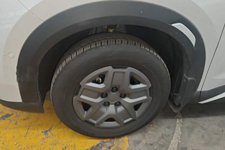 Used BYD Yuan UP 2025 Intelligent Driving Version 401 KM Dynamic Edition Left Front Wheel Hub
