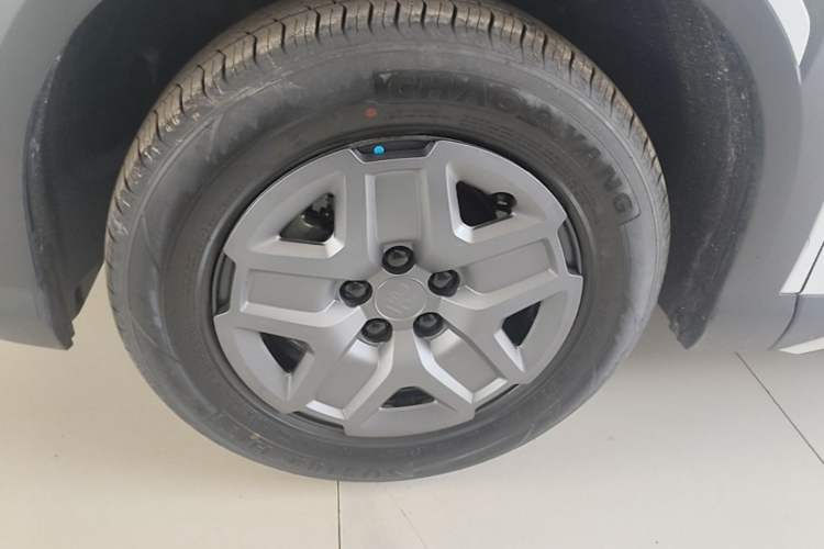 Used BYD Yuan UP 2025 Model 301KM Leading Version Left Front Wheel Hub