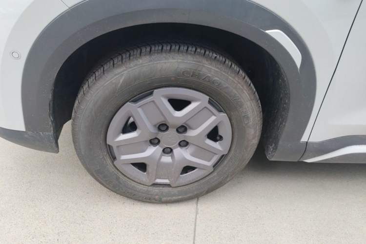 Used BYD Yuan UP 2025 Intelligent Driving Version 401 KM Dynamic Edition Left Front Wheel Hub