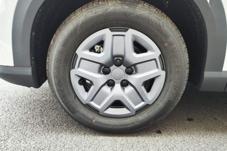 Used BYD Yuan UP 2025 Model 301KM Leading Version Left Front Wheel Hub