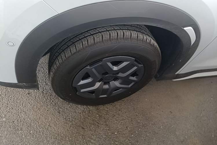Used BYD Yuan UP 2025 Intelligent Driving Version 401 KM Dynamic Edition Left Front Wheel Hub