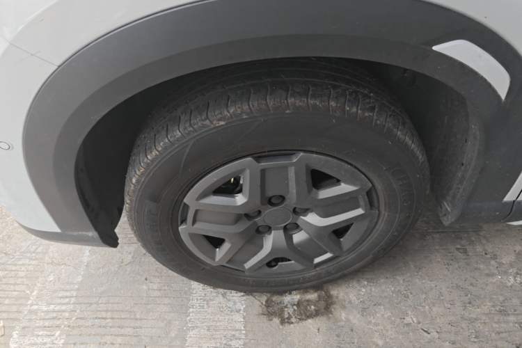 Used BYD Yuan UP 2025 Intelligent Driving Version 401 KM Dynamic Edition Left Front Wheel Hub