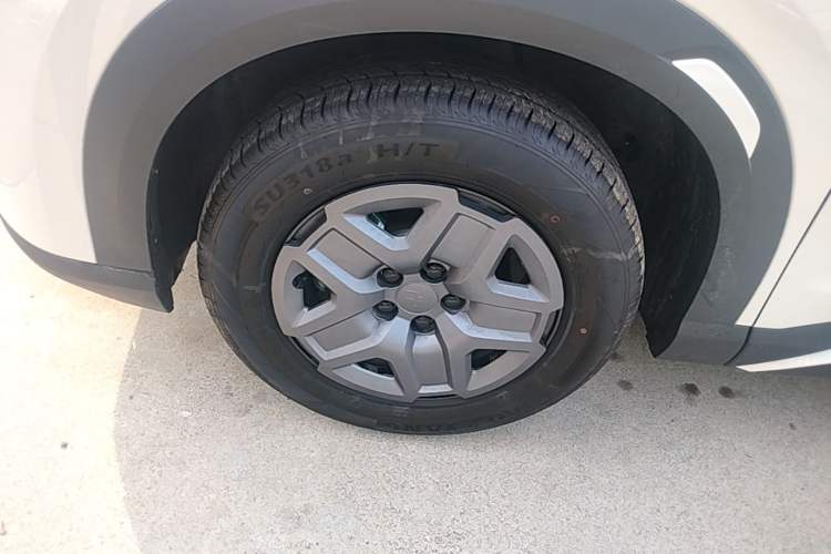 Used BYD Yuan UP 2025 Model 301KM Leading Version Left Front Wheel Hub