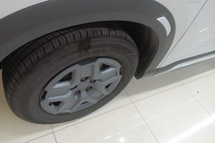 Used BYD Yuan UP 2025 Intelligent Driving Version 401 KM Dynamic Edition Left Front Wheel Hub