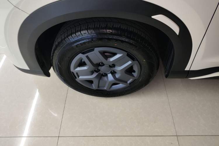 Used BYD Yuan UP 2025 Model 301KM Leading Version Left Front Wheel Hub