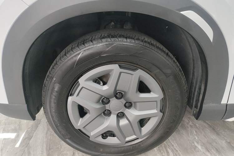 Used BYD Yuan UP 2025 Intelligent Driving Version 401 KM Dynamic Edition Left Front Wheel Hub