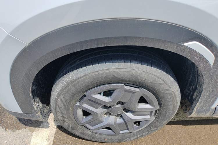 Used BYD Yuan UP 2025 Model 301KM Leading Version Left Front Wheel Hub