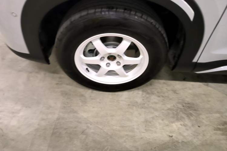 Used BYD Yuan UP 2025 Intelligent Driving Version 401 KM Dynamic Edition Left Front Wheel Hub