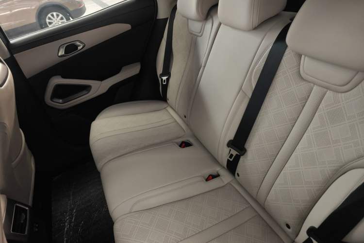 Used BYD Yuan UP 2025 Intelligent Driving Version 401 KM Dynamic Edition Left Rear Seat