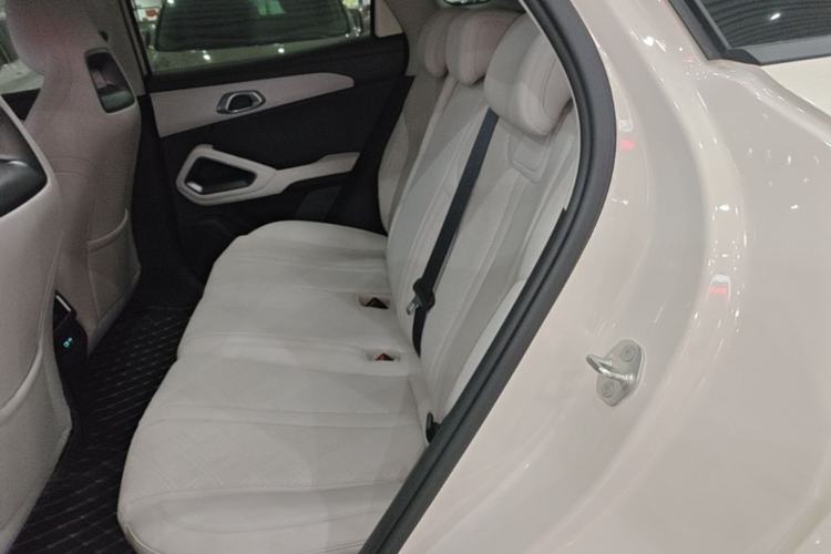 Used BYD Yuan UP 2025 Intelligent Driving Version 401 KM Dynamic Edition Left Rear Seat