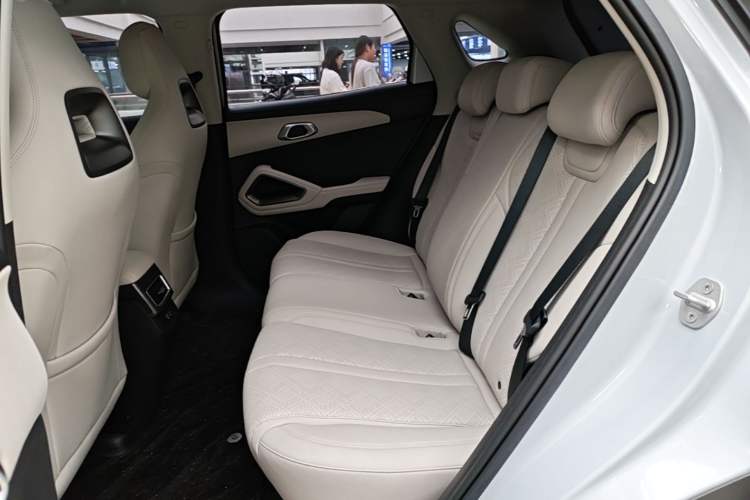 Used BYD Yuan UP 2025 Intelligent Driving Version 401 KM Dynamic Edition Left Rear Seat