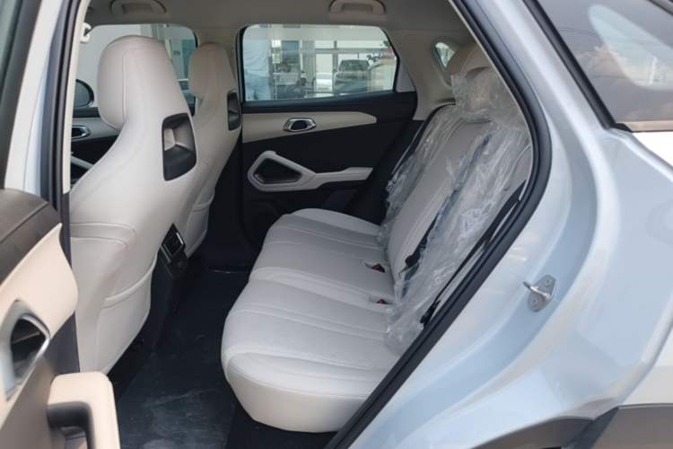 Used BYD Yuan UP 2025 Intelligent Driving Version 401 km Leading Edition Left Rear Seat
