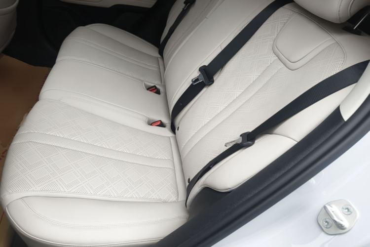 Used BYD Yuan UP 2025 Intelligent Driving Version 401 KM Dynamic Edition Left Rear Seat