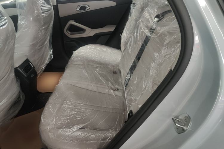 Used BYD Yuan UP 2025 Model 301KM Leading Version Left Rear Seat