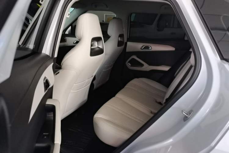 Used BYD Yuan UP 2025 Intelligent Driving Version 401 KM Dynamic Edition Left Rear Seat